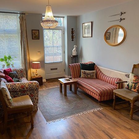 Quirky Town Centre Apartment With River Terrace マックルズフィールド エクステリア 写真