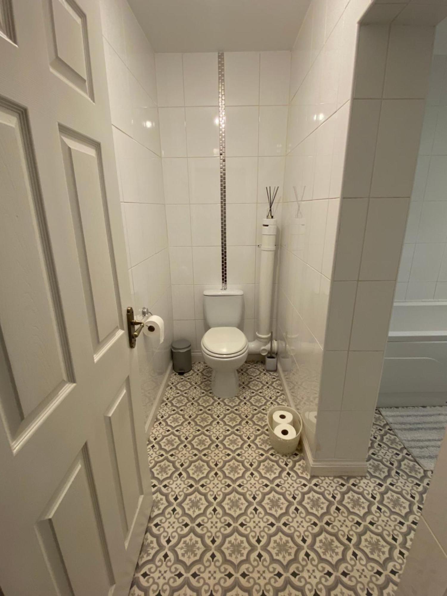 Quirky Town Centre Apartment With River Terrace マックルズフィールド エクステリア 写真