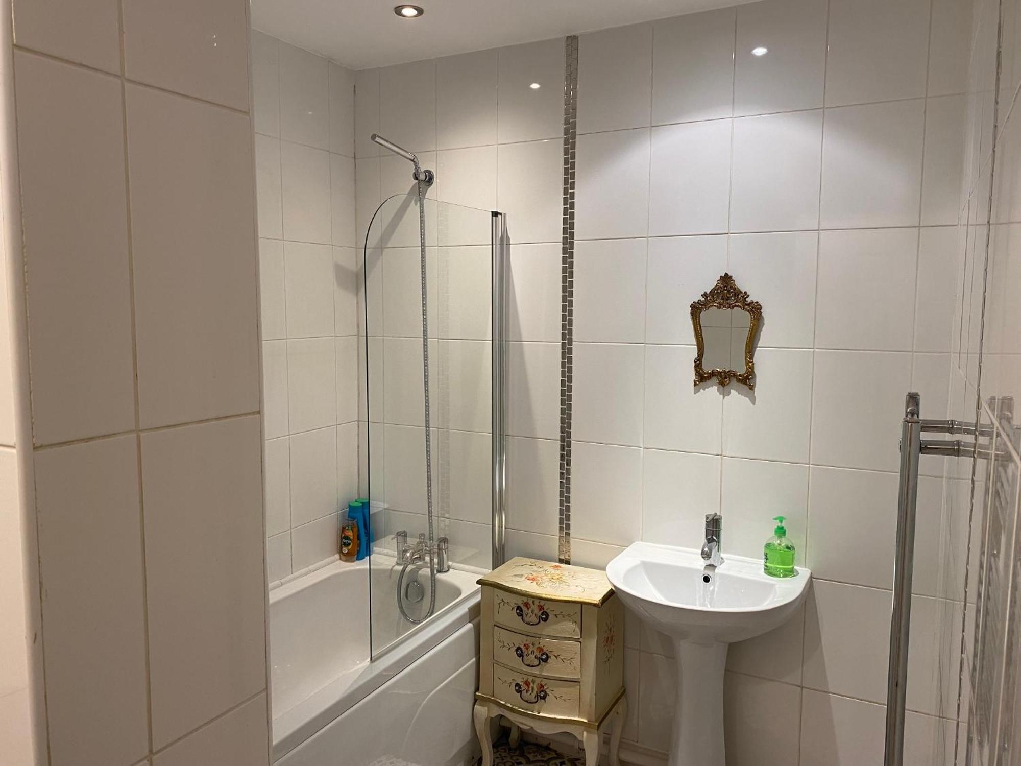 Quirky Town Centre Apartment With River Terrace マックルズフィールド エクステリア 写真