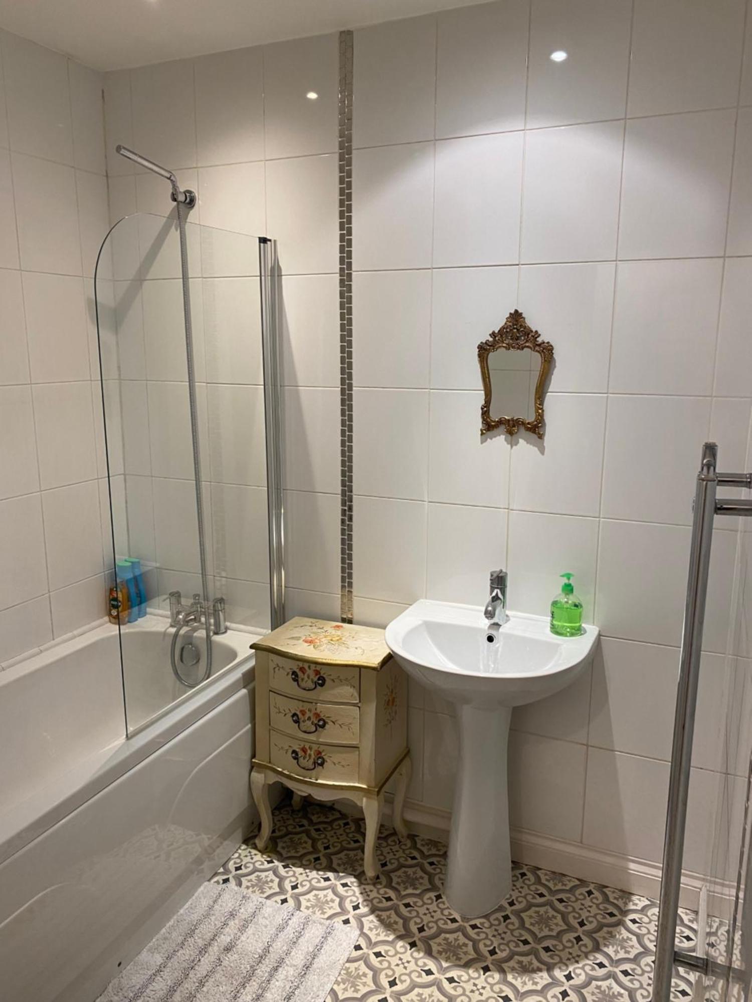 Quirky Town Centre Apartment With River Terrace マックルズフィールド エクステリア 写真